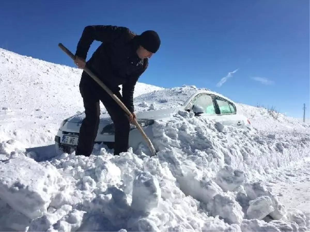 Ardahan\'da Yollar Kardan Kapandı, Araçlar Mahsur Kaldı