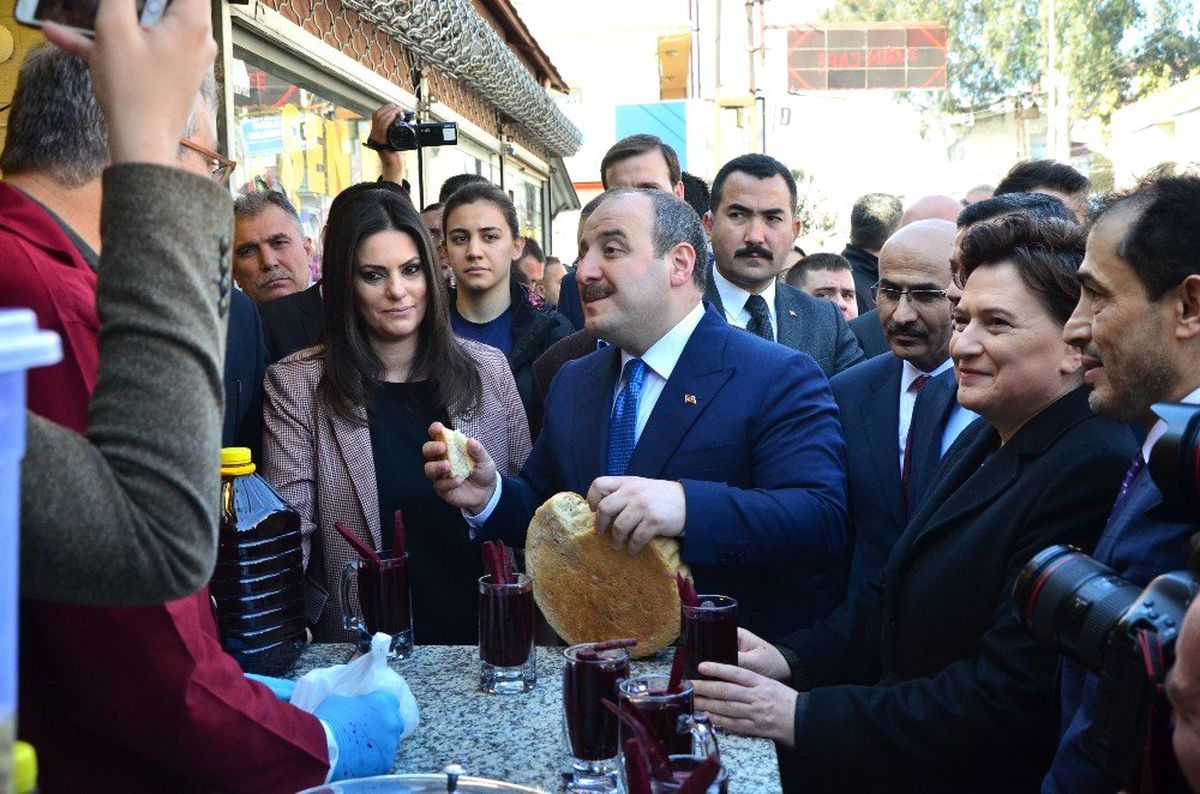 Bakan Varank\'a Şalgam Suyu İkram Edildi