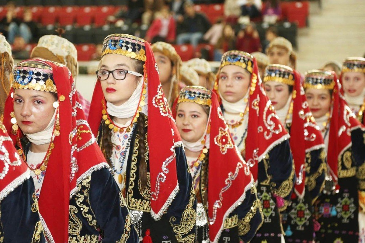 Başkan Cahan\'a Türkiye Halk Oyunları Federasyonu\'ndan Teşekkür Plaketi