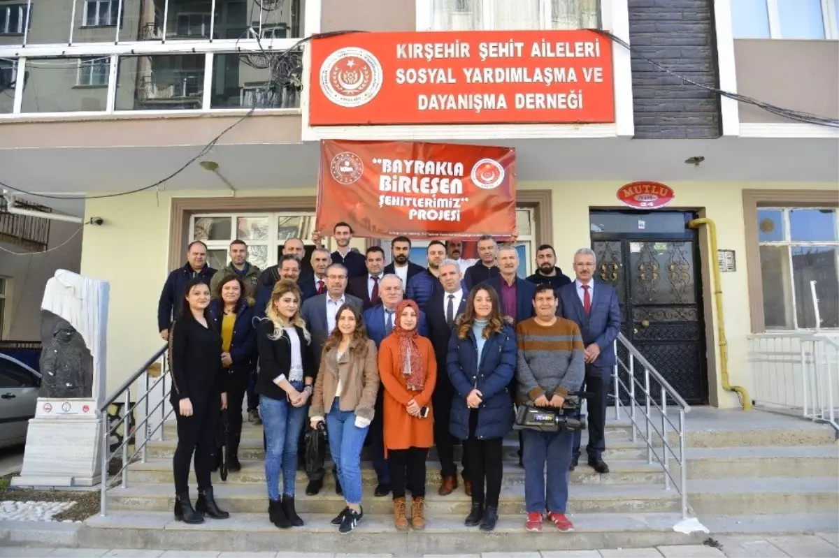 Bayrakla Birleşen Şehitlerimiz" Projesi Hayat Buluyor