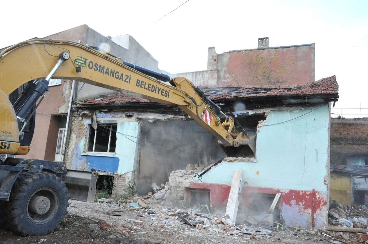 Bursa\'da Bir Yılda 441 Metruk Bina Yıkıldı