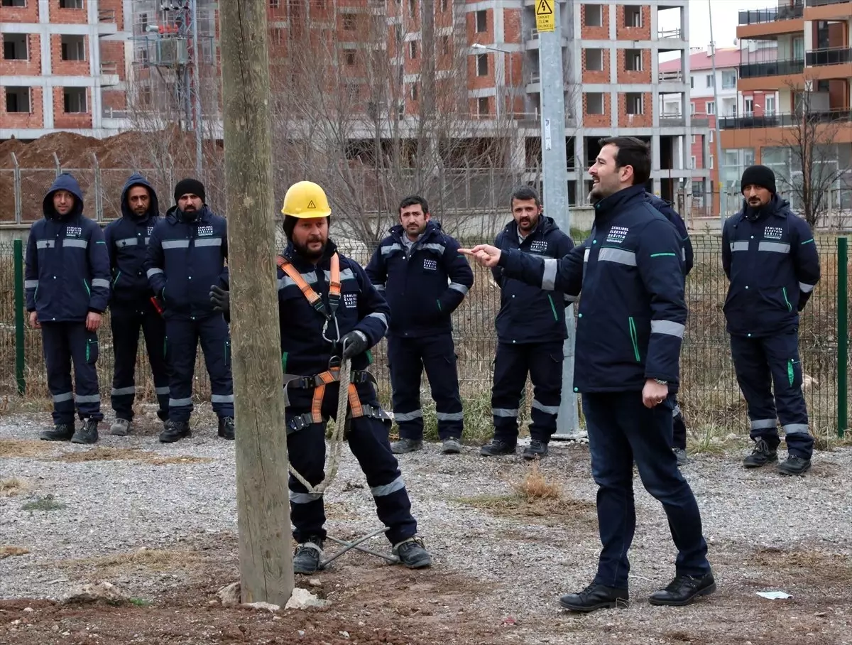 Çedaş Çalışanları Sahaya Eğitim Parkurunda Hazırlanıyor