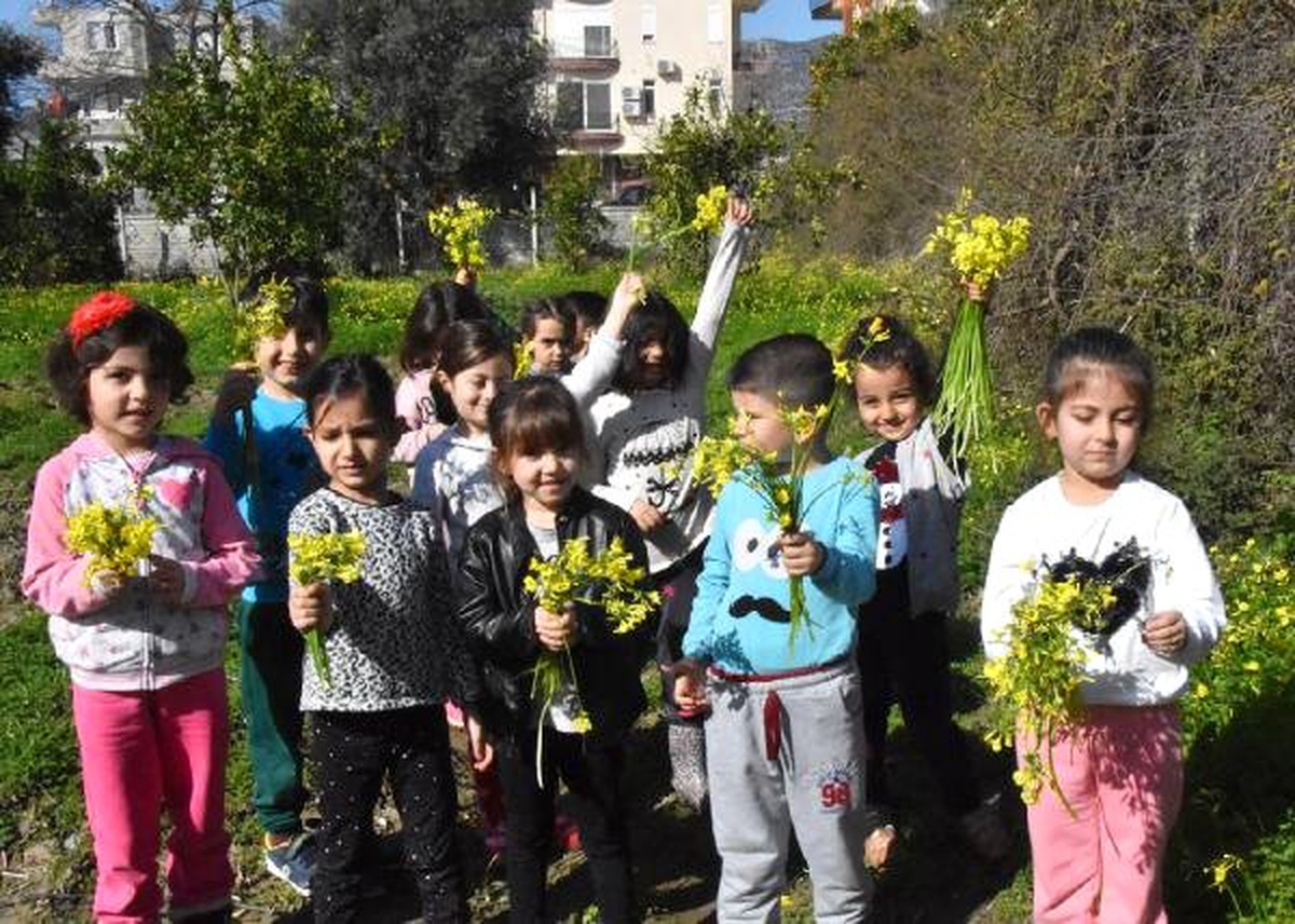 Cemre Havaya Düştü, Demre\'de Doğa Canlandı