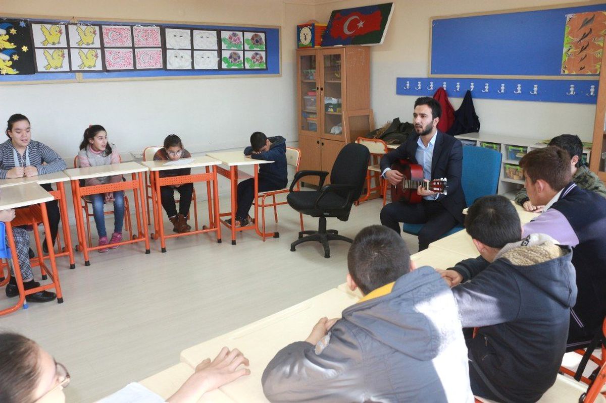 Engelli Öğrenciler Hem Öğreniyor Hem de Eğleniyor