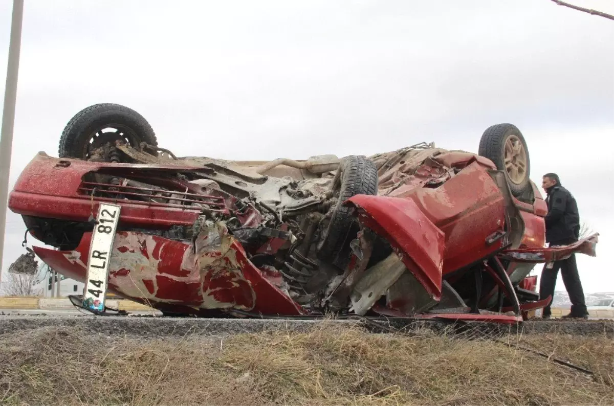 Hastane Yolunda Takla Atan Otomobilde Anne ve Oğlu Yaralandı