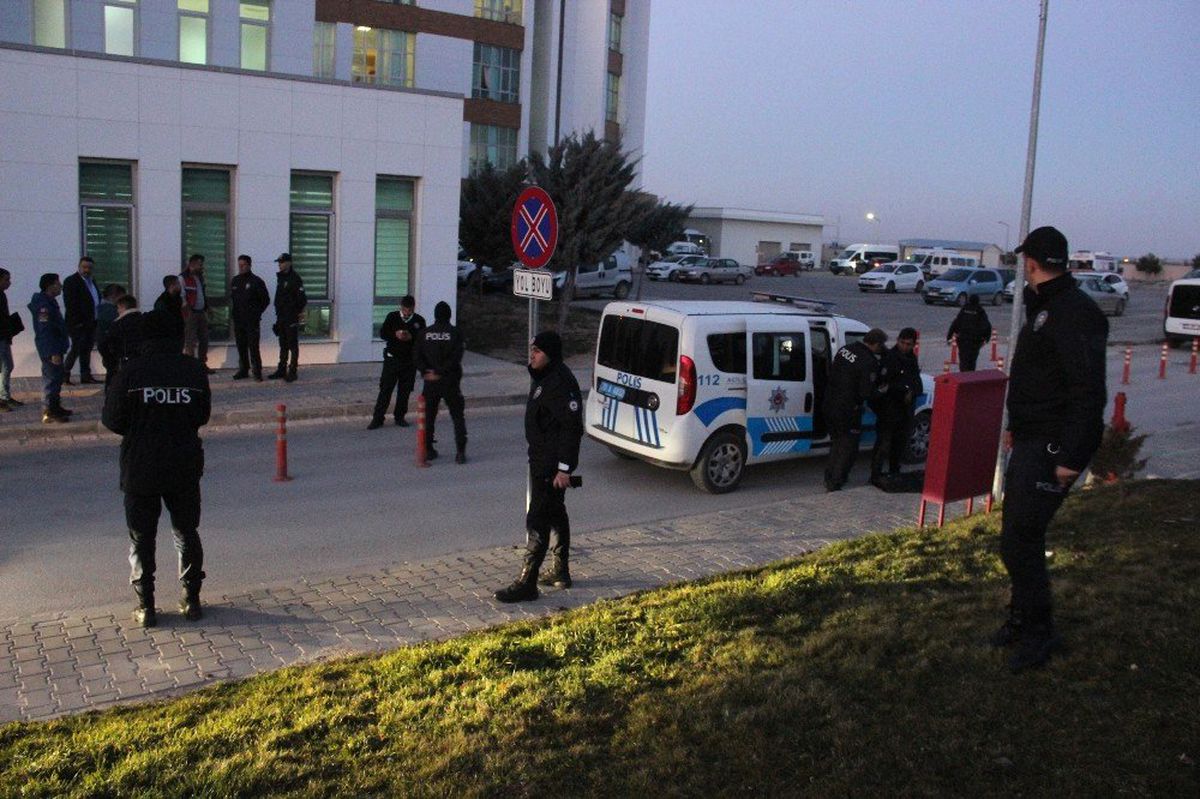 İki Kişiyi Vurup Hastane Bahçesinde İntihar Etti