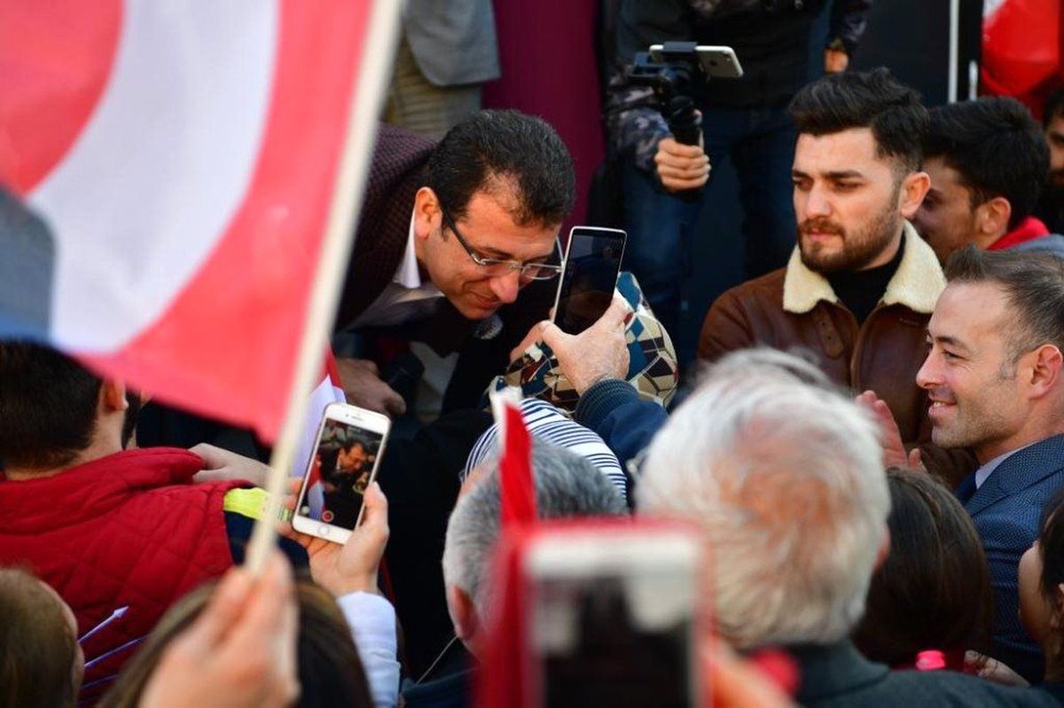 İmamoğlu\'nun Halk Buluşması Mitinge Dönüştü
