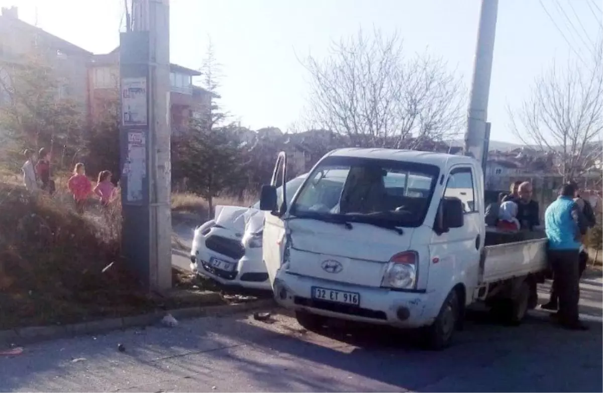 Isparta\'da Trafik Kazası: 2 Yaralı