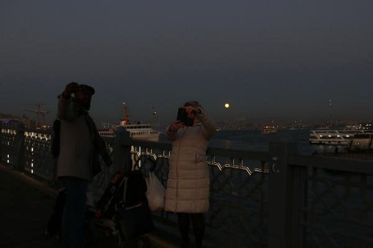 İstanbul\'da Yılın İlk Süper Ayı Göründü