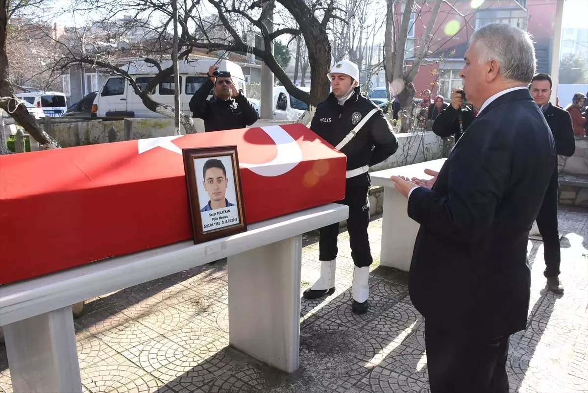 Kalp Krizinden Ölen Polis Memuru Toprağa Verildi