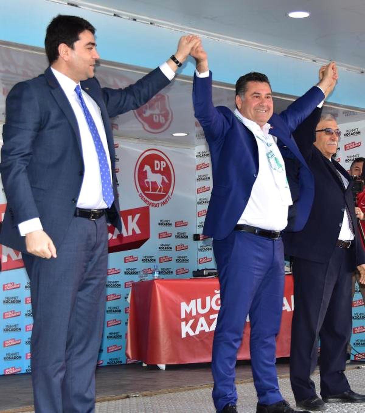 Kocadon\'dan Miting Gibi Seçim Ofisi Açılışı