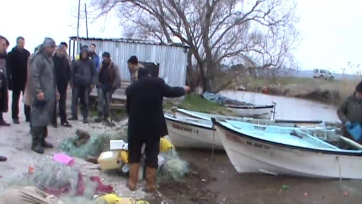 Manyas Gölü\'nde Kaybolan Balıkçıyı Arama Çalışmaları - Balıkesir