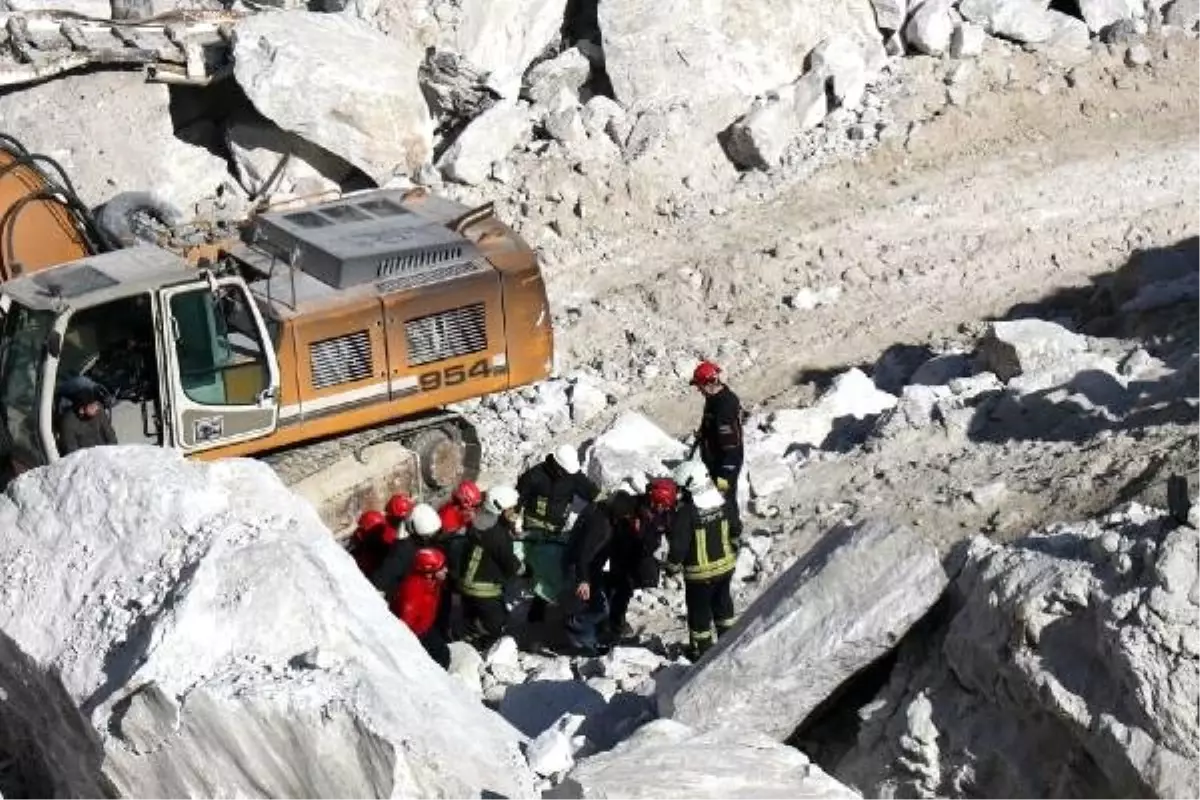 Milas\'taki Maden Faciasında, Cesetleri Çıkarmak İçin Çalışmalar Sürüyor (2)