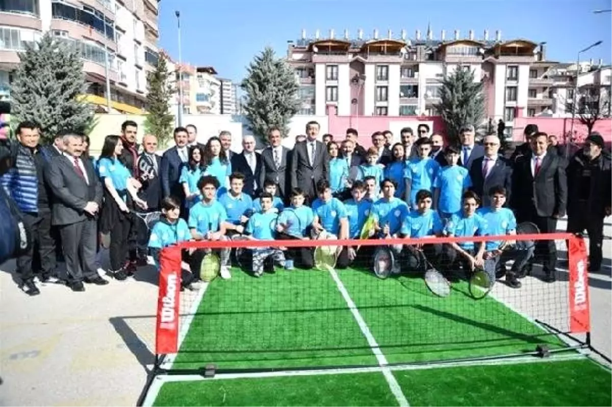 Milli Eğitim Bakanı Selçuk Gençlerle Tenis Oynadı