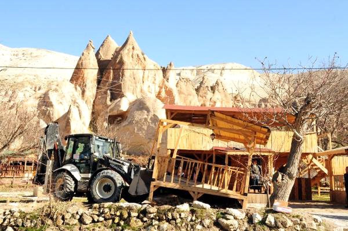 Peribacalarında Çay Bahçesi Yıkıldı