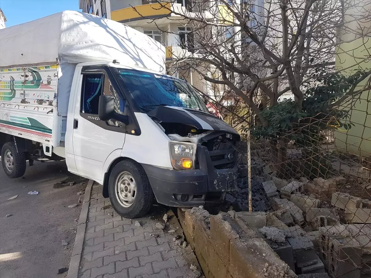 Siirt\'te Trafik Kazası: 3 Yaralı