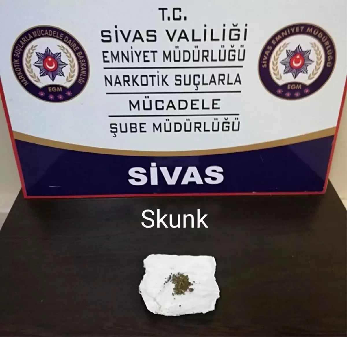 Sivas\'ta Sokak Satıcılarına Operasyon: 3 Tutuklama