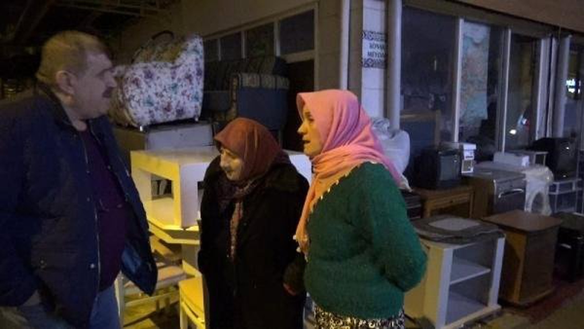Sokaklarda Yaşayan 79 Yaşındaki Kadına Belediye Sahip Çıktı