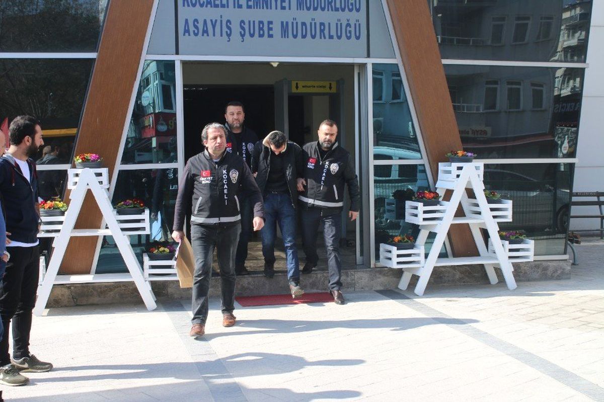 Su İsteme Bahanesiyle Girdiği Evde Yaşlı Kadını Darp Edip Soyan Şahıs Yakalandı