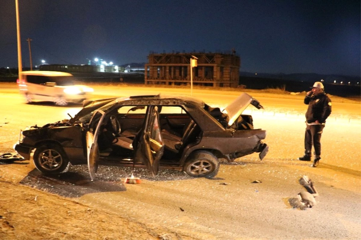 Takla Atan Otomobil Metrelerce Sürüklendi: 3 Yaralı