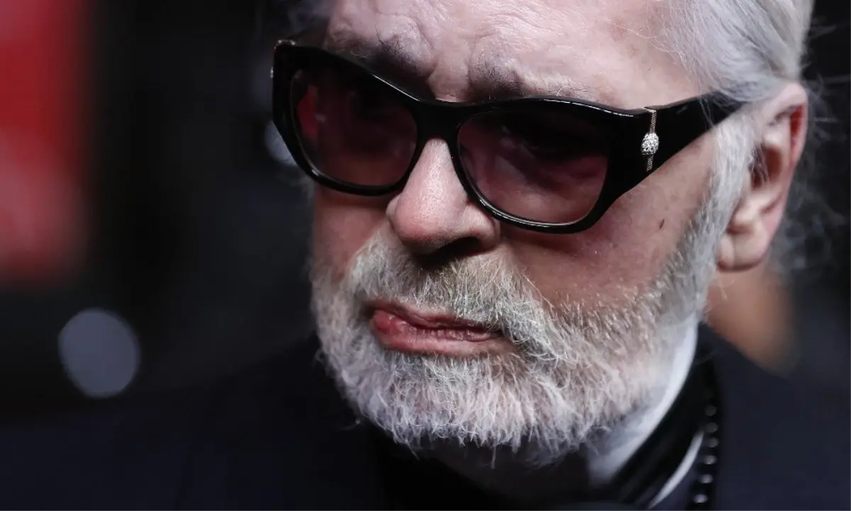 Ünlü Moda Tasarımcısı Karl Lagerfeld Hayatını Kaybetti