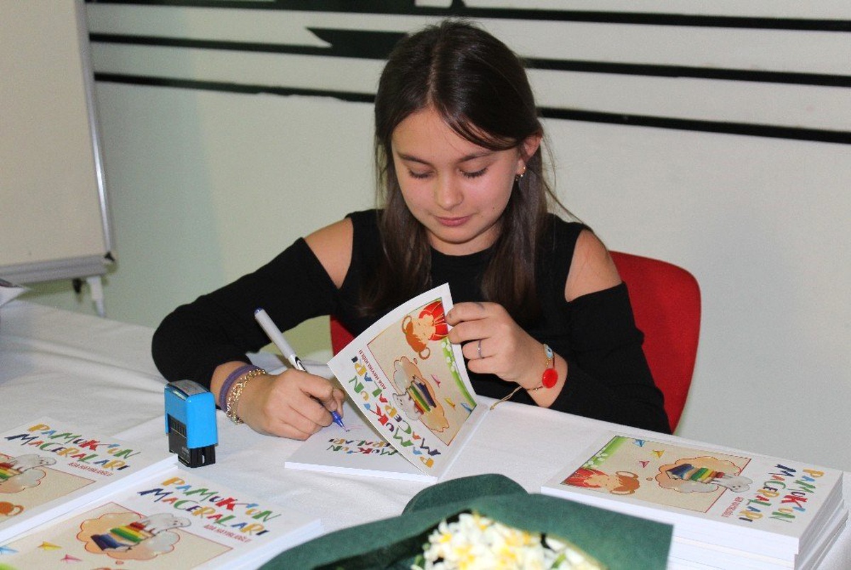 11 Yaşında Kitap Yazdı, Gelirini Lösemili Çocuklara Bağışladı