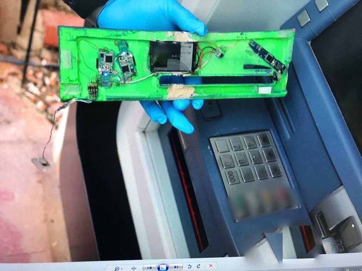 Adliye Atm\'sine Kart Kopyalama Cihazı Takan Dolandırıcılar \'Pes\' Dedirtti
