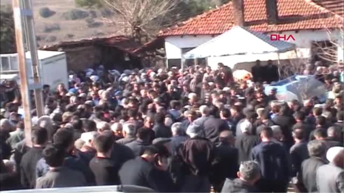 Aydın Çapacıoğlu\'nun Cenazesine 3 Bin Kişi Katıldı