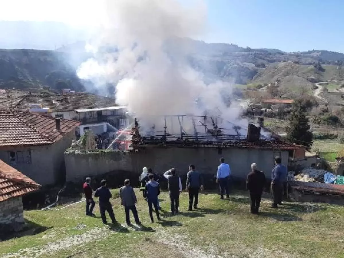 Bacayı Temizlemek İsterken Evi Yaktı