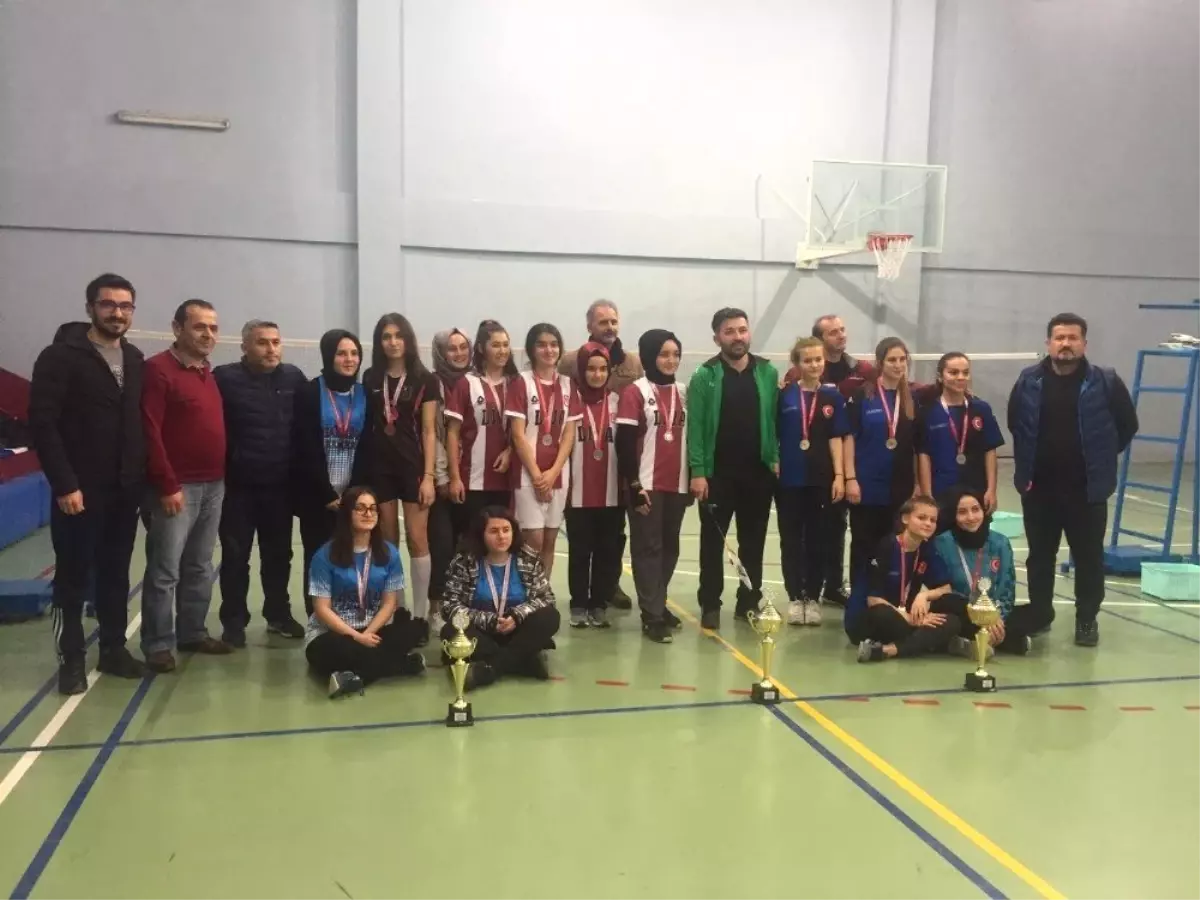 Badminton Düzce İl Şampiyonu Gümüşova Anadolu İhl Oldu