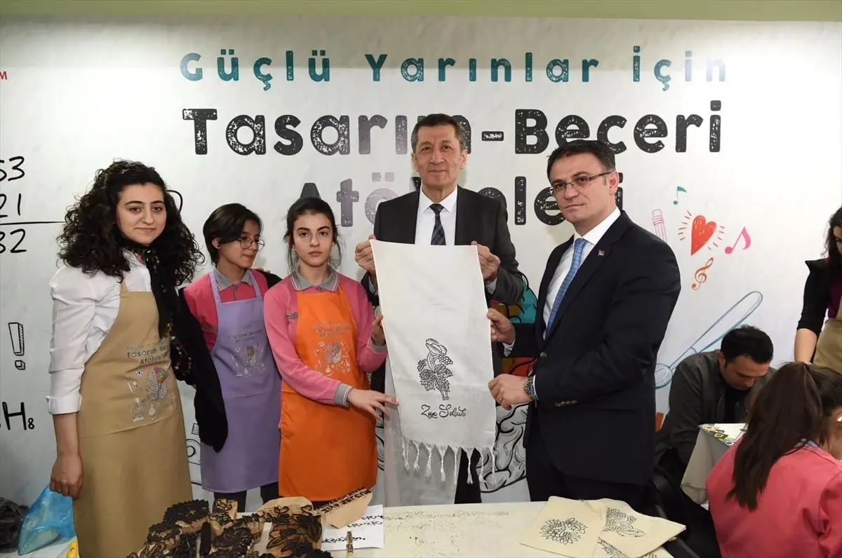 Bakan Selçuk İlk Tasarım ve Beceri Atölyelerini Açtı