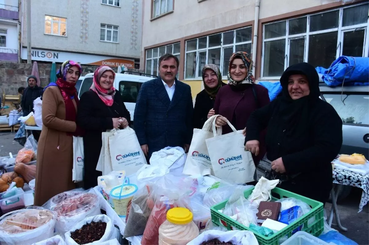 Başkan Çimen Pazarda Vatandaşlara Bez Torba Dağıttı