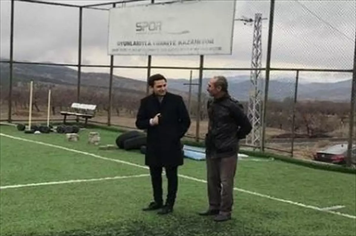 Baskil Kaymakamı Murat, Baskil Şafakspor\'un Antrenmanını İzledi