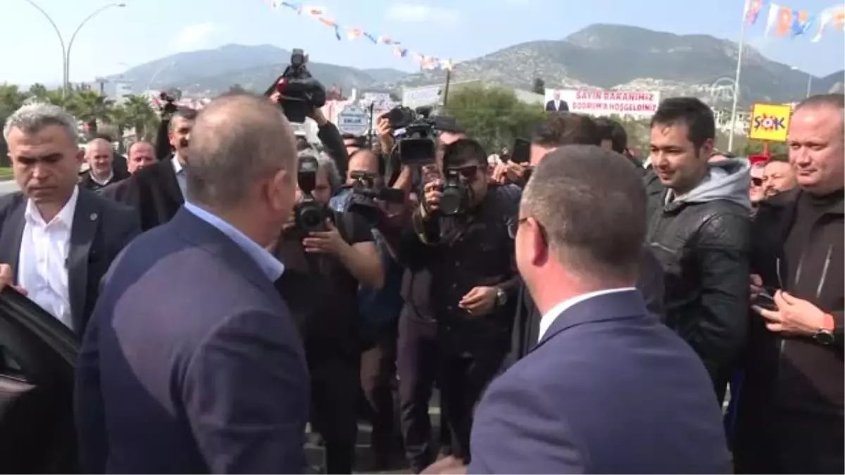 Çavuşoğlu: "Bir Turizm Beldesine Çöp Yangınları Yakışır Mı?"