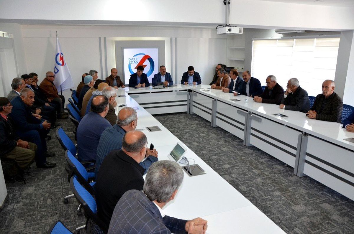 Dicle Elektrik Yöneticileri Sur İlçesindeki Muhtarları Dinledi