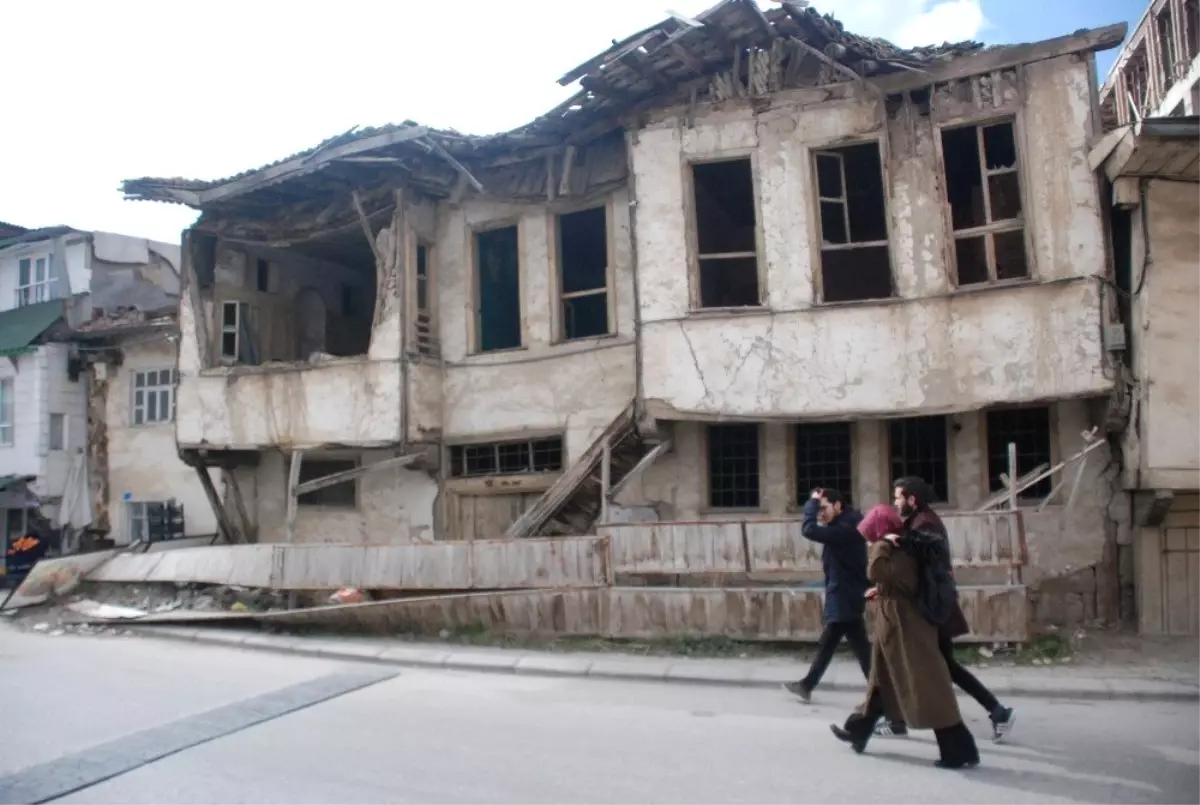 Dokunsalar Yıkılacak, Mahalleli Tedirgin