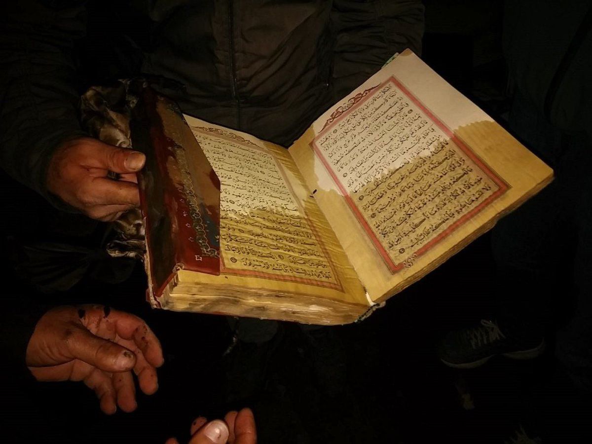 Evde Çıkan Yangında Kur\'an-ı Kerim Tek Yanmadı