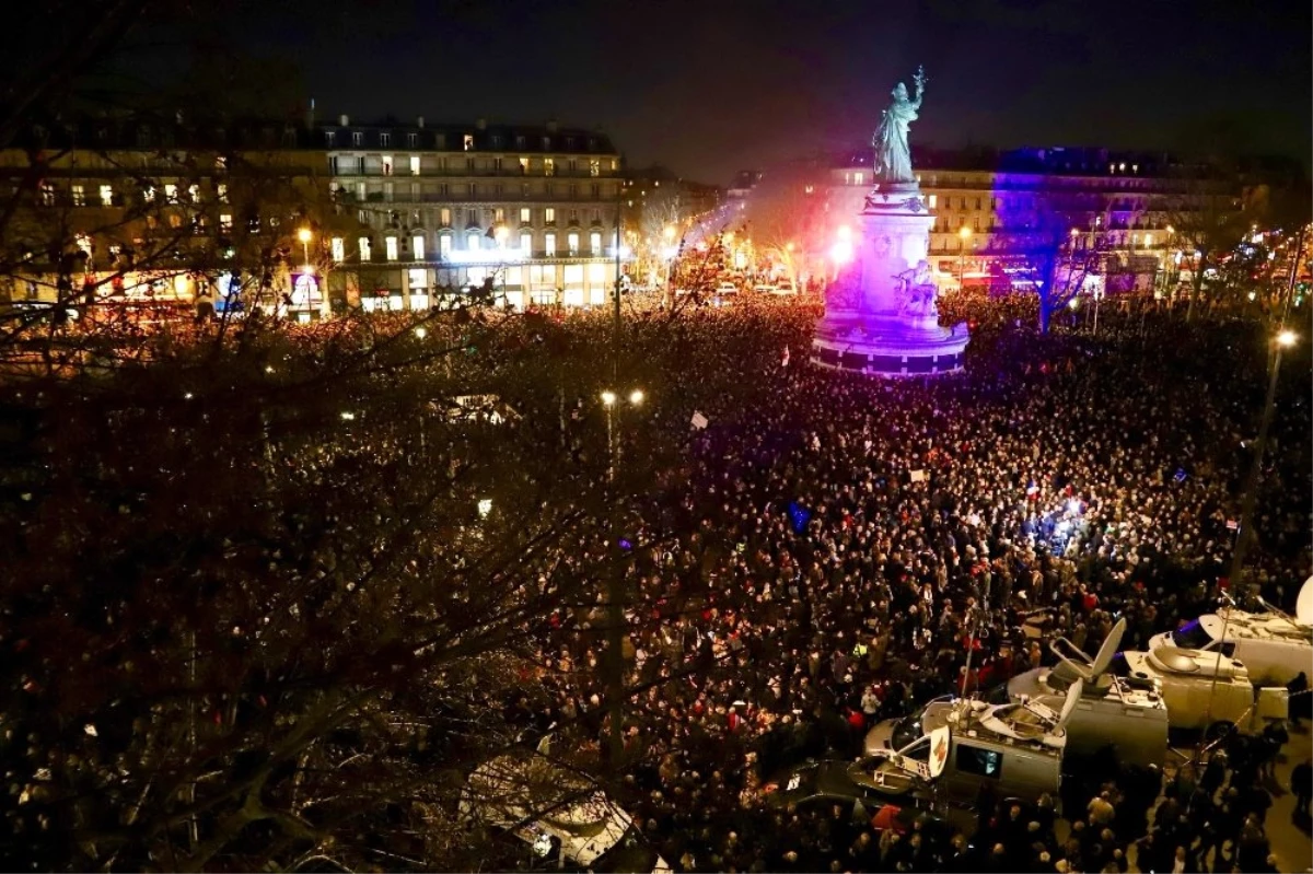 Fransa\'da Binler Sokağa Döküldü
