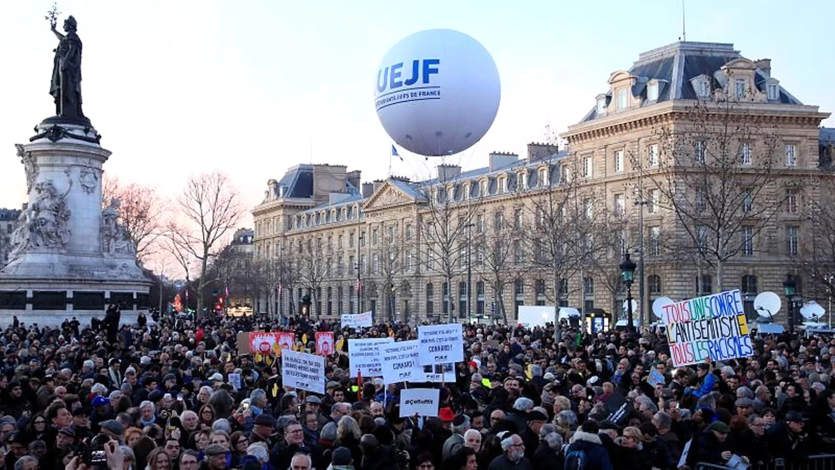 Fransa\'da Yahudi Düşmanlığına Protesto