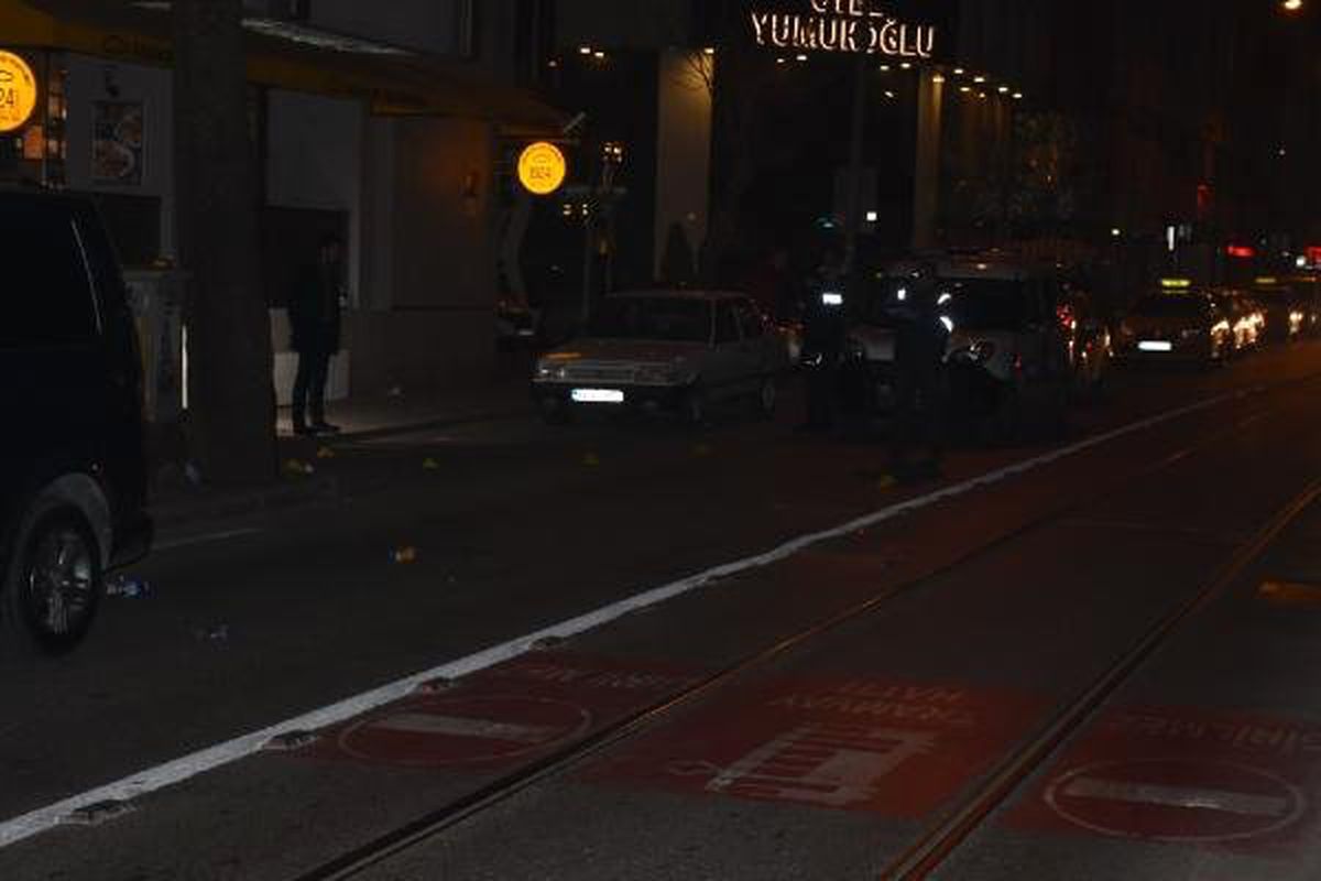 Gece Kulübü Çıkışı Silahlı Saldırı:  2 Yaralı