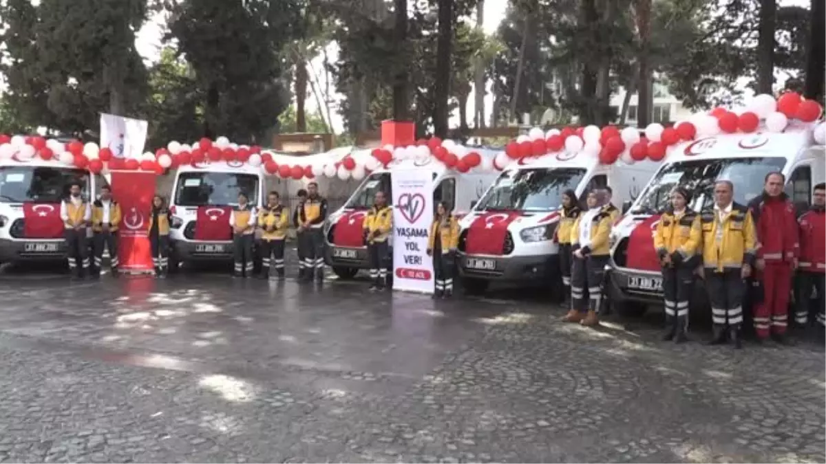 Hatay\'a 6 Yeni Ambulans