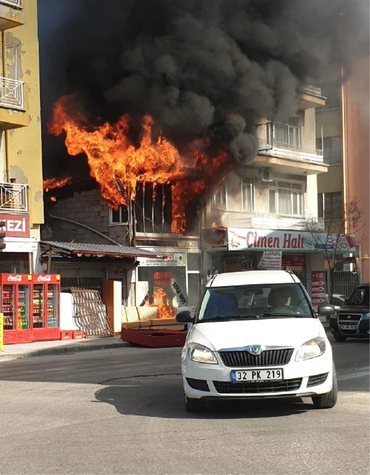 İki Katlı İş Yeri Yandı