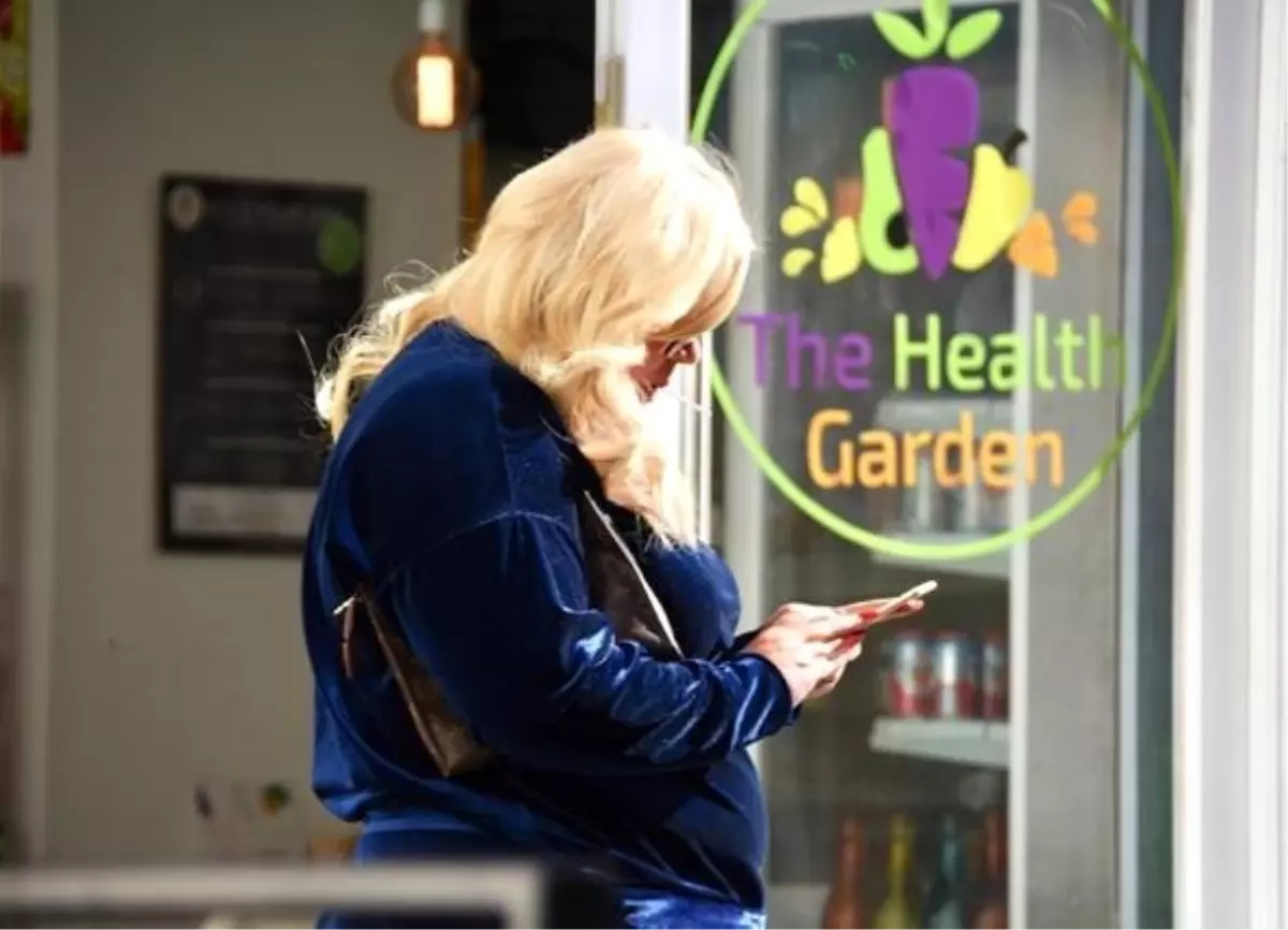 İngiliz Yıldız Zayıflamak Saçmalık Dedi, Tekrar Kilo Almaya Çalışıyor