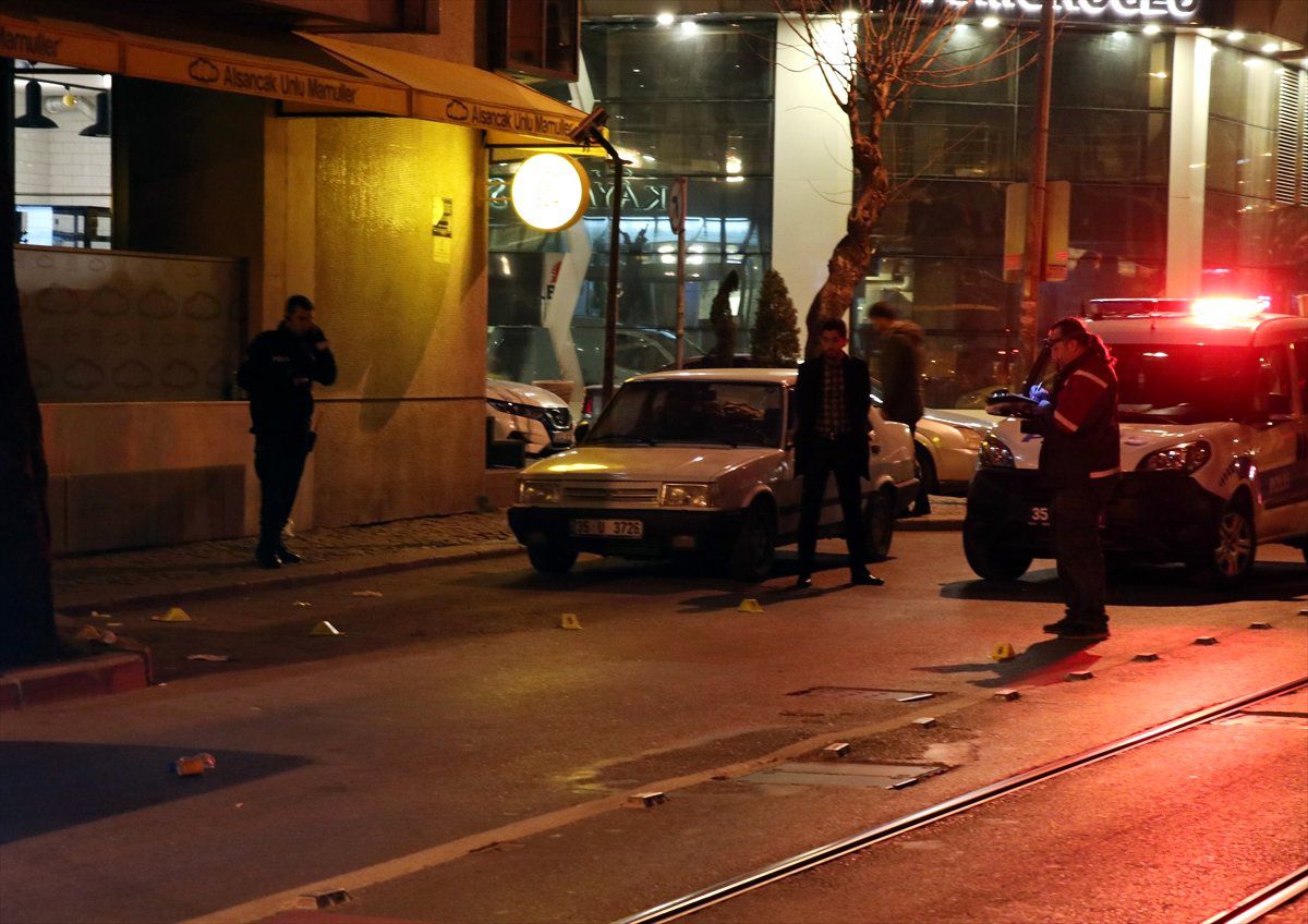 İzmir\'de Silahlı Saldırı: 2 Yaralı