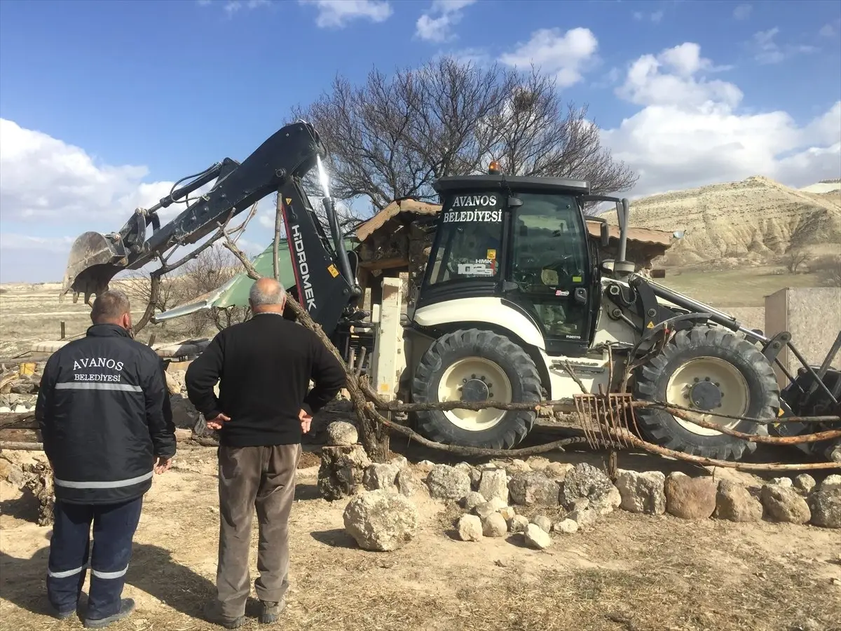 Kapadokya\'da, Peribacaları Yakınındaki Yapıların Yıkımı Sürüyor