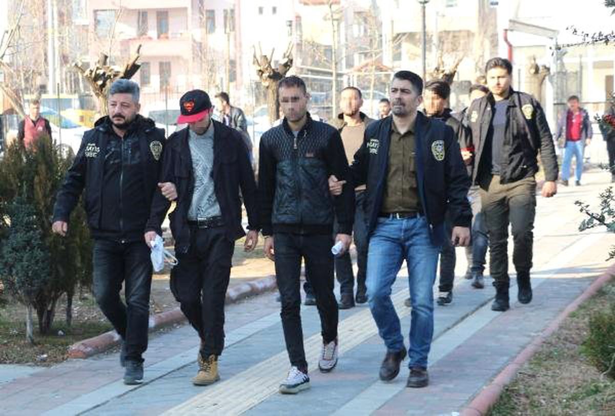 Komando Bıçaklı Afgan Gasp Şüphelileri Yakalandı
