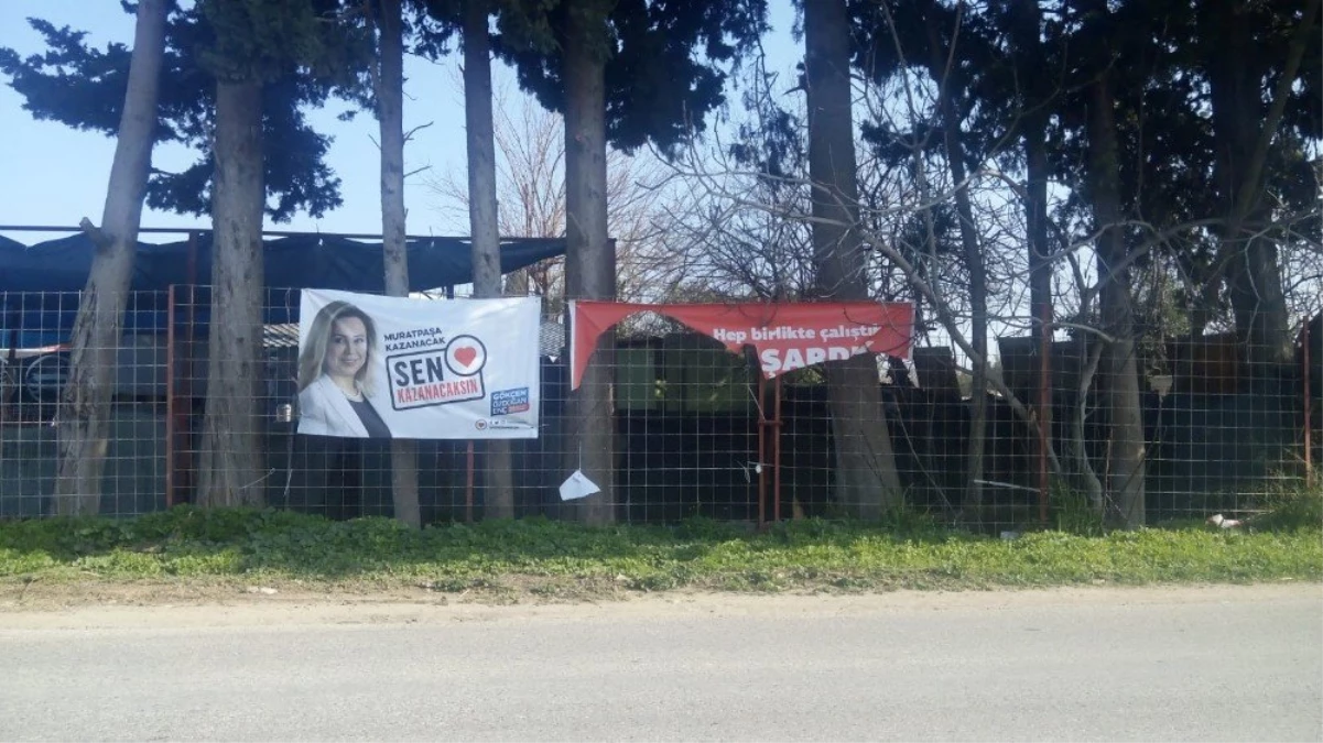 Muratpaşa Belediyesi Afişleri Yırtıldı
