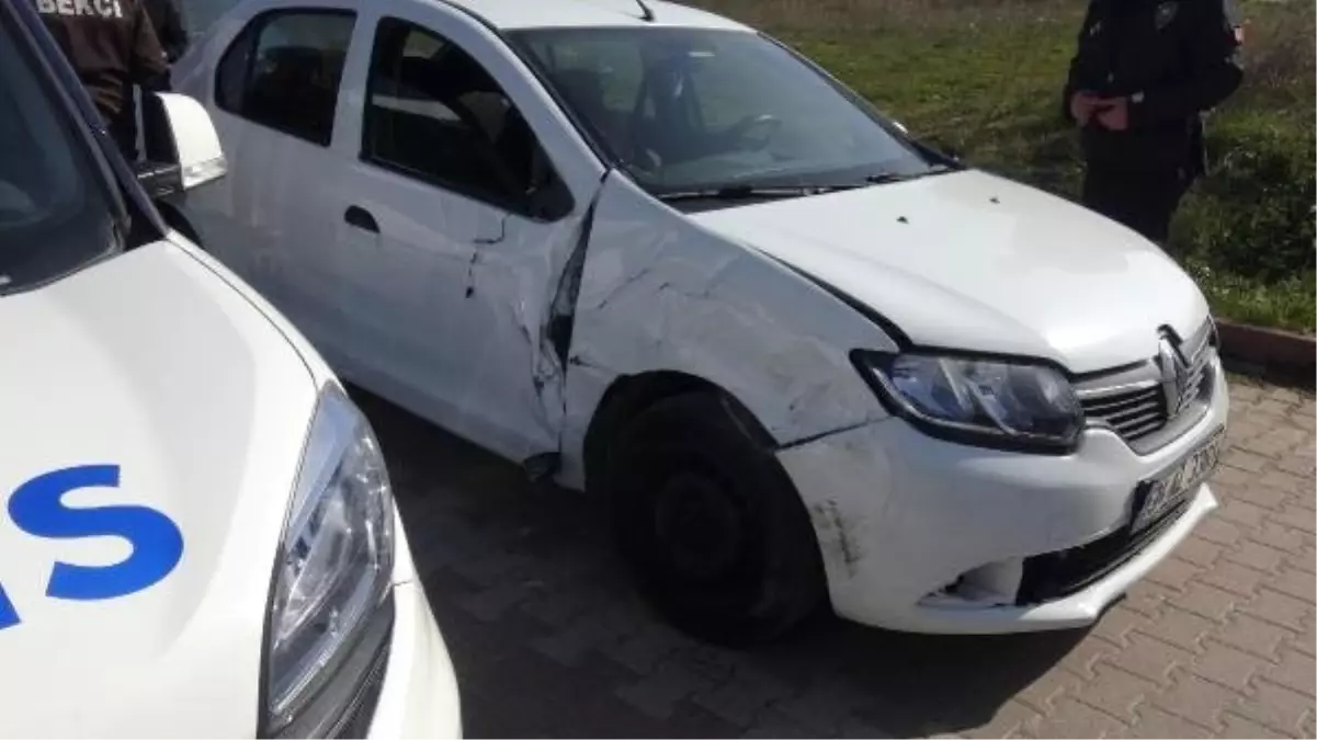 Polis, Otomobildeki Şüphelileri Havaya Ateş Açarak Yakaladı