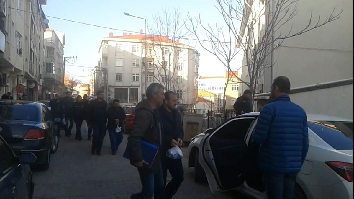 Polisin Durdurduğu Araçtan 3 Fetö Şüphelisi Çıktı