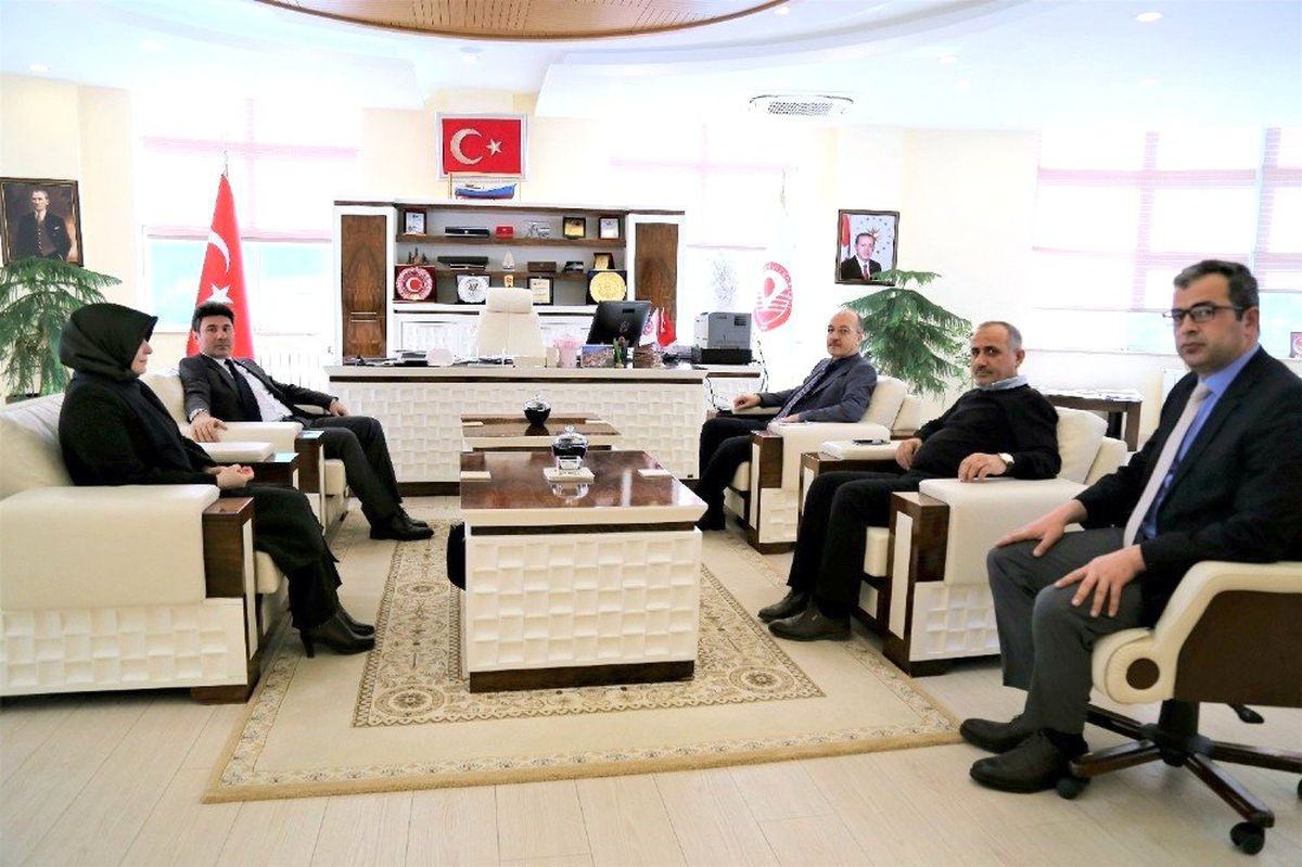 Rektör Karacoşkun Gümüşhane Üniversitesi Rektörü Zeybek\'le Bir Araya Geldi